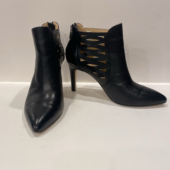 Gently worn like new Adrienne Vittadini black leather boot. - Picture 2 of 10